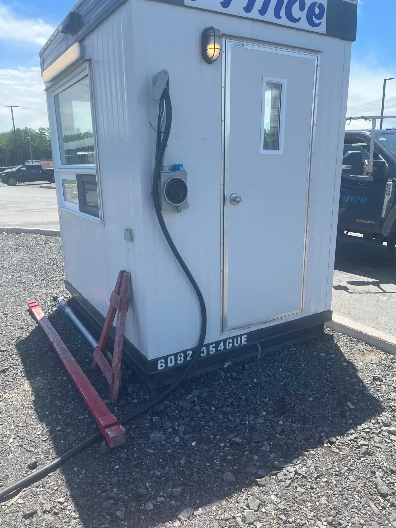 Guardhouse with electrical hookup