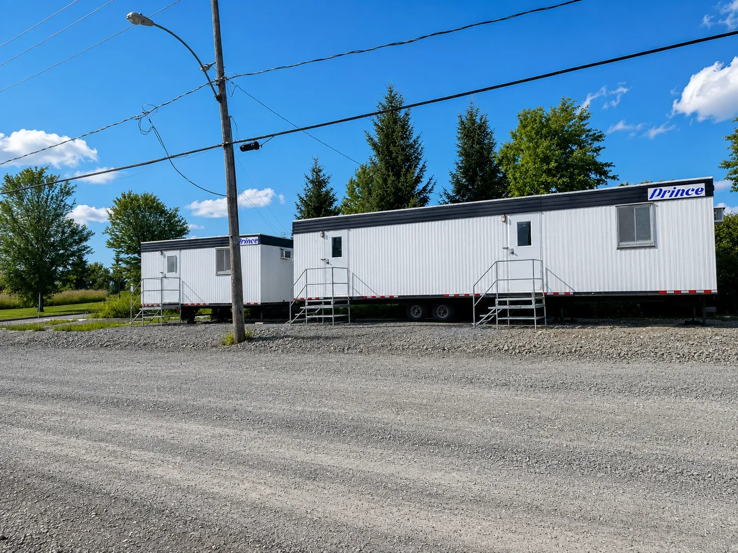 Construction trailer 12′ x 40′ on a job site - Location Prince