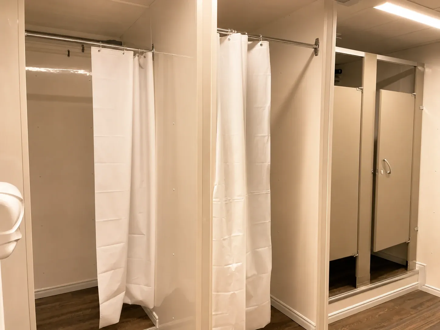 Salle de bain d'un dortoir mobile de chantier
